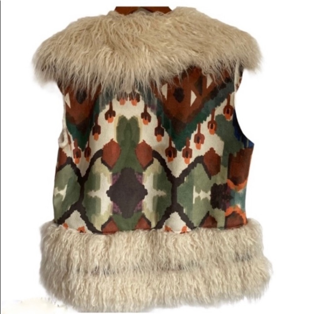 Donna Slayers’ Aztec Print Faux Suede Vest - Picture 4 of 11